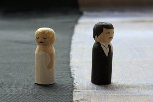 사랑에서 증오로 - 정말로 그 길 뿐인가?