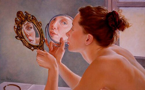 거울을 보는 여자