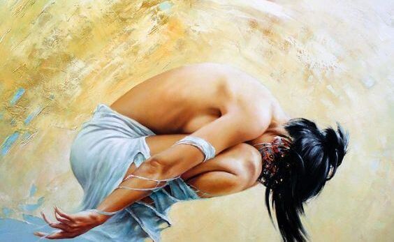 굽히고 있는 여자