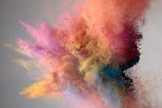 색깔 폭발