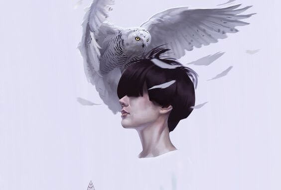 머리 위에 새가 앉아있는 여자