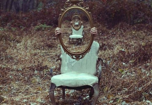 숲 속의 거울