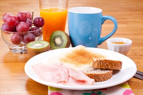  아침 식사를 거르는 습관