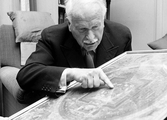 인간의 성장에 관한 칼 융의 4가지 명언