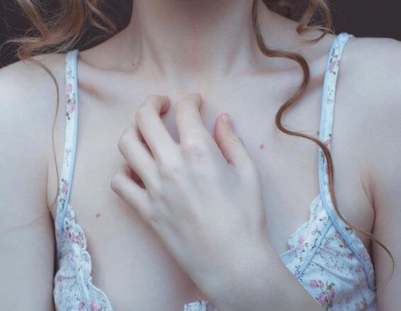 셔츠 풀린 여자: 마음에 담아두고 있는 것 때문에 아플 때