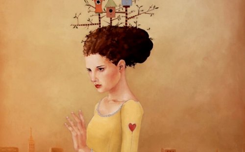 하트 옷을 입고 있는 여자