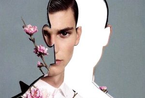 계산된 침묵: 조종의 신호