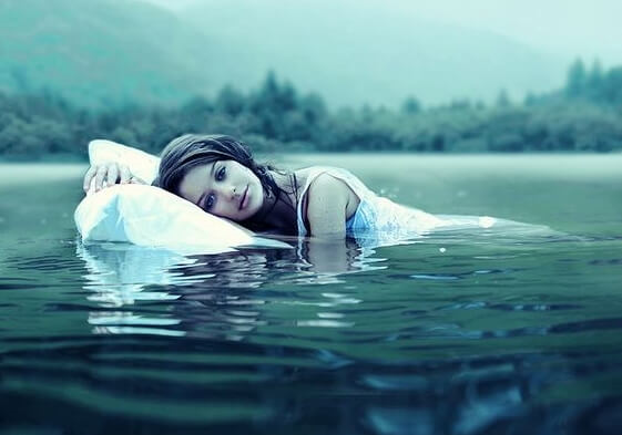 물 위에서 잠들기