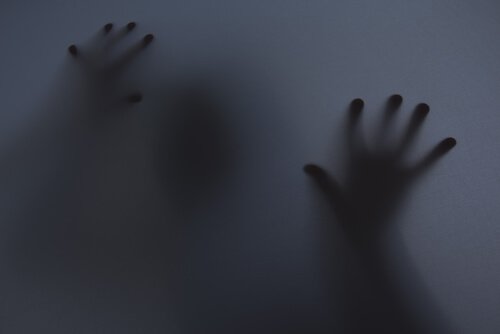 사랑을 잃는 것에 대한 두려움 때문에 사랑을 잃었다