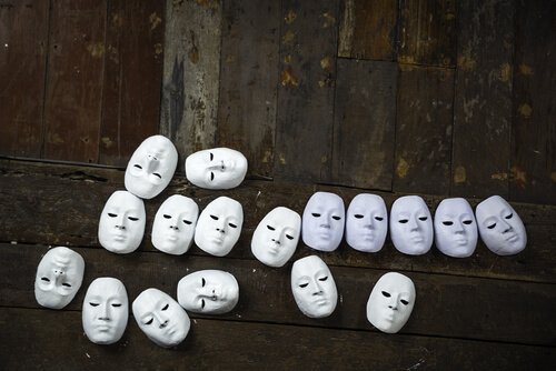 가면