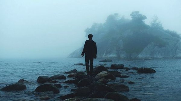 홀로 남겨진 남자