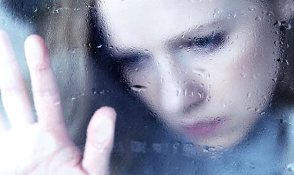 슬픈 여자 창문 비