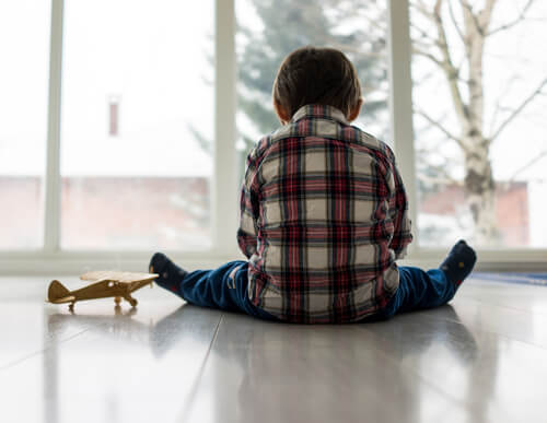 혼자 있는 아이