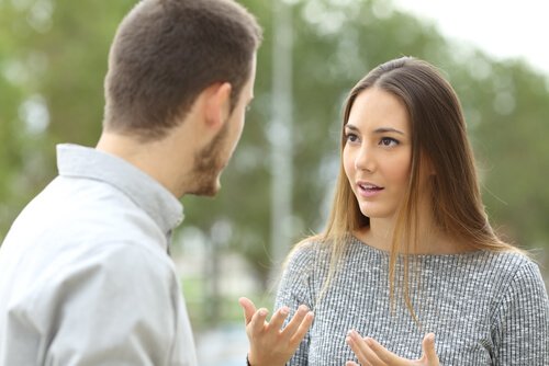 얘기하는 커플: 비겁한 사람이 되는 것의 미학