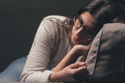 우울한 여인: 감정을 표현하는 다섯 가지 방법