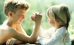 손위 형제자매가 영웅이면서 친구가 될 수 있는 이유