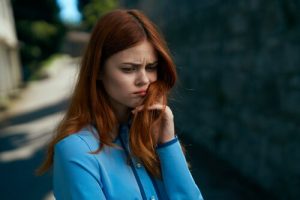 존재감을 느끼다: 여기에 누가 또 있는걸까?