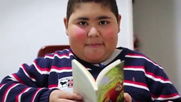 루벤 다리오 아바로스: 독서가 약이라는 것을 보여준 소년