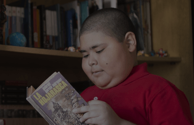 루벤 다리오 아바로스: 독서가 약이라는 것을 보여준 소년
