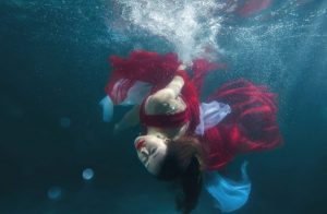 모든 것이 무너질 때 누군가가 곁에 있어 주는 것의 중요성