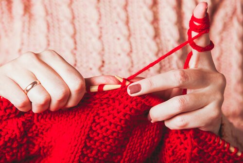 뜨개질이 감정에 도움이 되는 5가지 이유