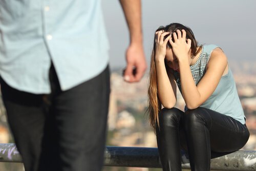 정서적 폭력을 휘두르는 사람들의 10가지 유형