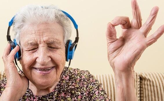 음악과 알츠하이머: 잠자고 있던 감정을 일깨우기