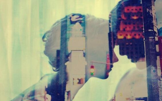 파괴적인 관계: 남녀 추상적 사진