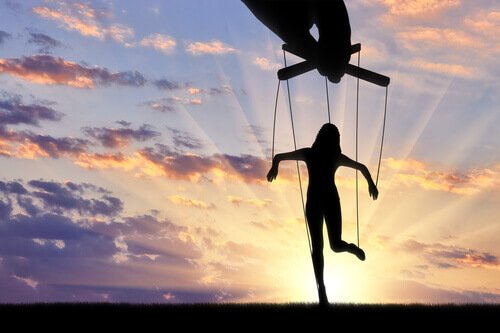 사람을 조종하는 기술: 사랑받는 것과 두려워하는 것, 어느 쪽이 나은가?