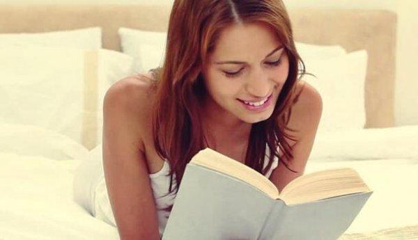 책 읽는 여자: 아기처럼 깊게 수면을 취하기 위한 5가지 비법