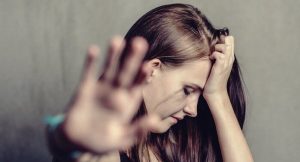 가정 폭력의 심리적 영향: 무엇이며 어떻게 극복할 수 있는가