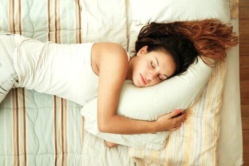 수면 문제를 해결하기 위해서 수분공급을 하고 스트레스를 줄인다 