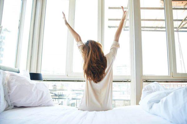 피곤함을 느끼며 기상하는 것을 멈추기 위한 6가지 방법