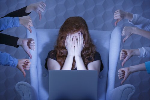 히키코모리, 집 안에 틀어박혀 지내는 일본 청년