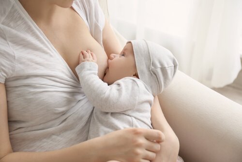 산후에 느끼는 감정: 내가 왜 이런 감정의 소용돌이에 휘말릴까?
