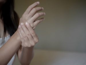 류머티즘 관절염과 부정적인 감정의 관계
