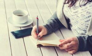 충만한 삶을 위해 5분 저널을 쓰자