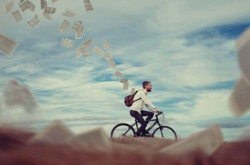 자전거를 타는 남자