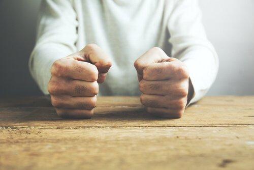 분노의 정의와 제어 방법