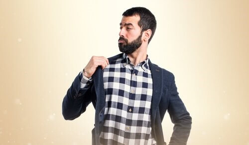 자만하는 사람들은 자아 도취 성향이 있다