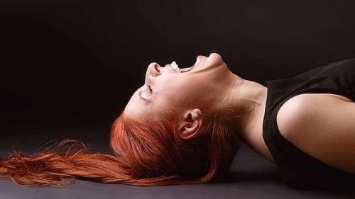 병적인 웃음은 원인이 여러가지이다