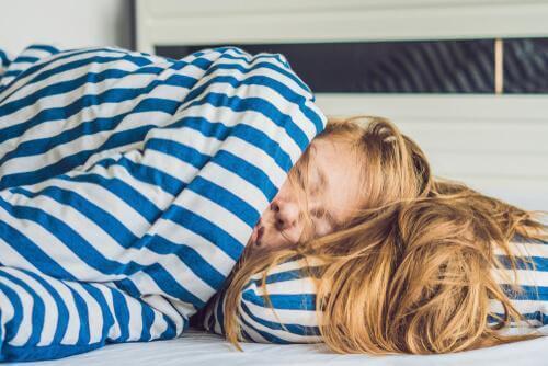 너무 오래 자는 경우 생길 수 있는 5가지 건강 문제