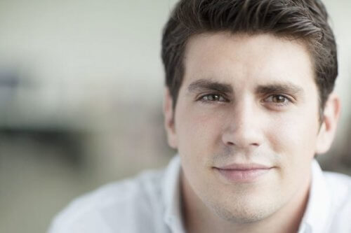 사랑에 빠진 남자의 몸짓 언어는? 01