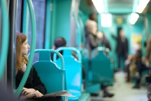 방관자 효과: 누구도 도움이 필요한 사람을 돕지 않을 때