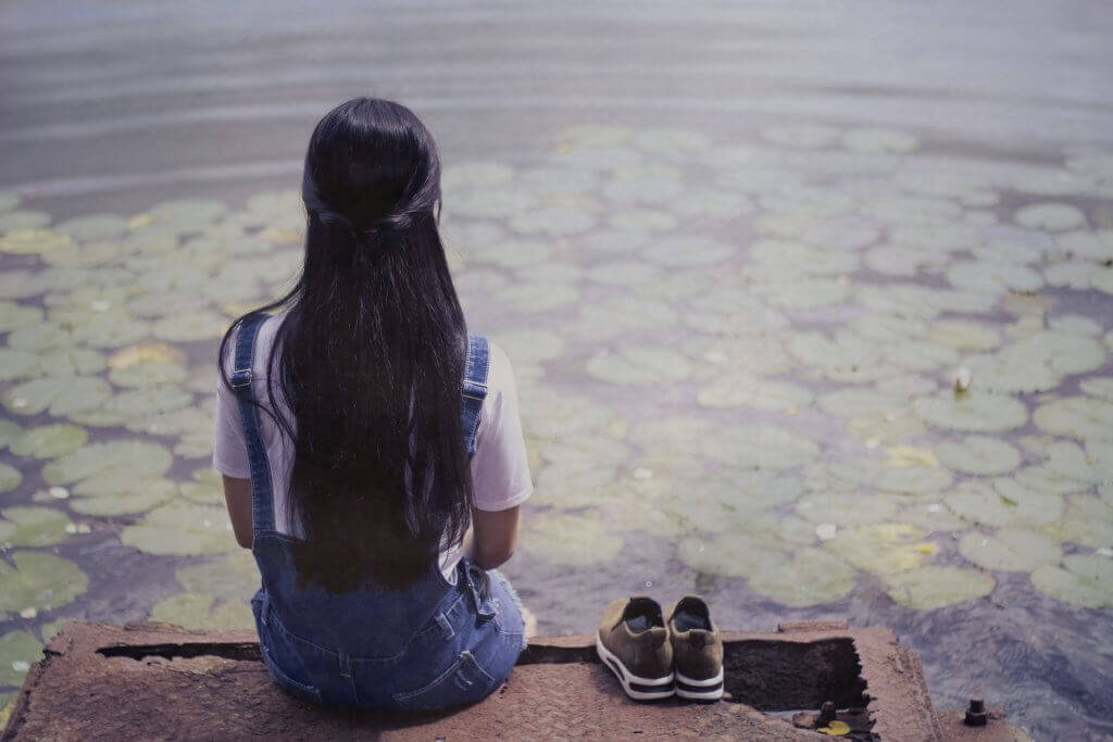 팔찌를 가진 소녀