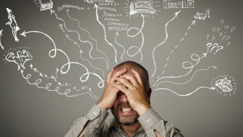 의사 결정을 할 때의 혼란스러움을 보여주는 사진