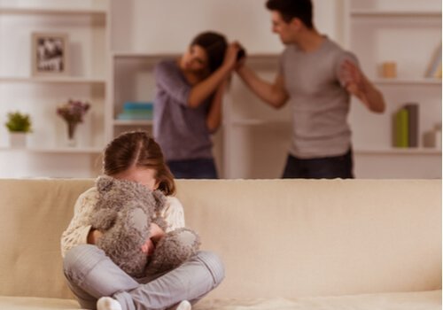 독성 스트레스는 어떤 영향을 미치는가? 싸우는 부모와 괴로워하는 아이