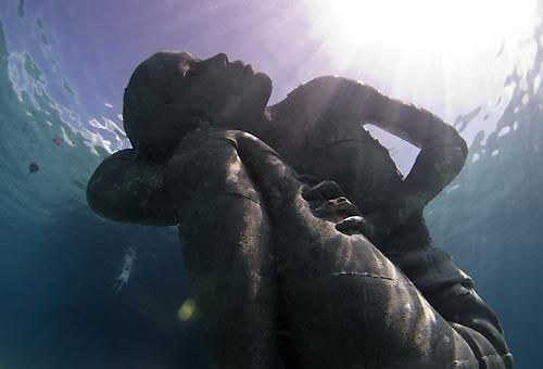 제이슨 디케리스 테이럴의 바닷속 조각