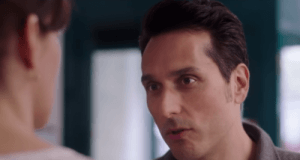 거꾸로 가는 남자: 하나의 대안적인 현실