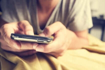 섹스팅 - 섹스팅을 하고 있는 남자